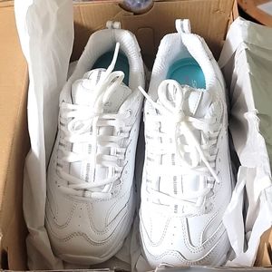 NIB Skechers D'Lites Air Cooled Memory foam Shoes. Wide Fit sz 5